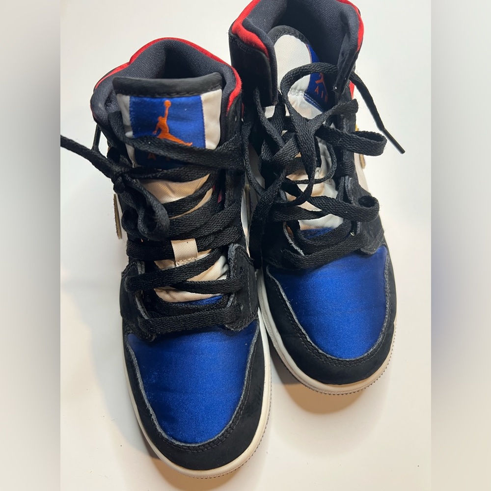 Nike Air Jordan 1 Mid Lakers Size 5.5Y